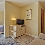 Doliva Park Bed & Breakfast 4*