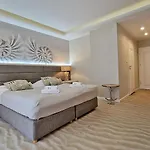 Doliva Park 4*