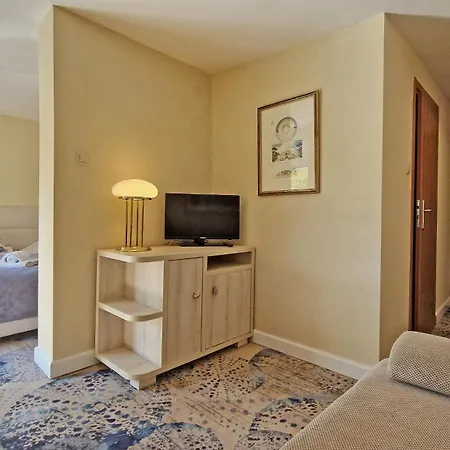 Doliva Park Bed & Breakfast 4*