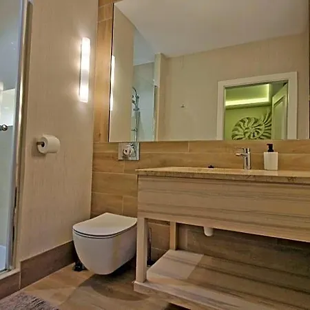 Doliva Park Bed & Breakfast 4*
